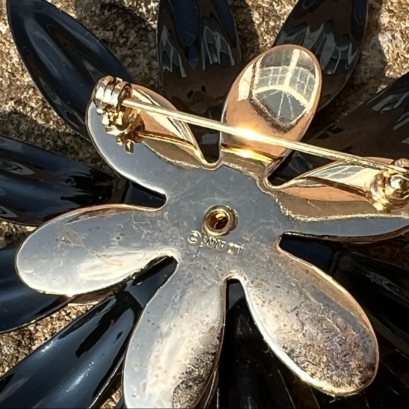 Vintage Sarah Coventry Black & Gold Flower Brooch - Picture 7 of 10